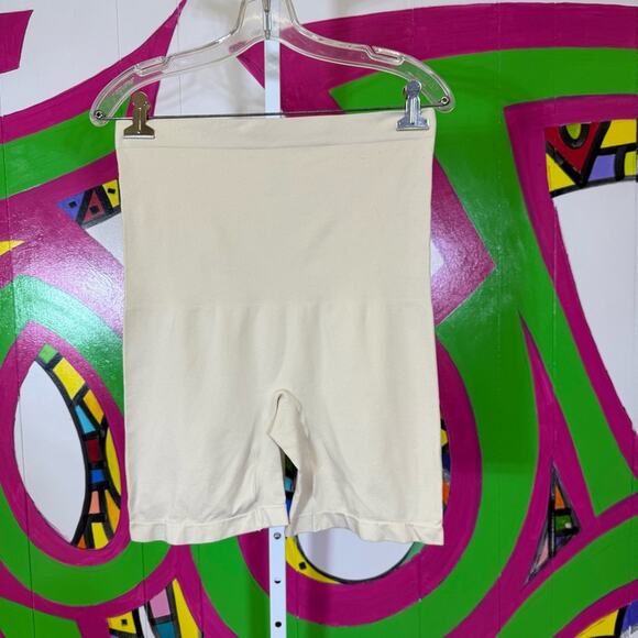 Cream Seamless High-Rise Shapewear Shorts. Size 1X/2X. Excellent condition! - Picture 1 of 3